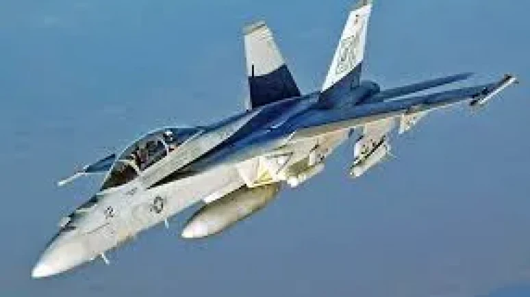Kızıldeniz'de Uçak Gemisinde F/A-18 Super Hornet Savaş Uçağı Düştü